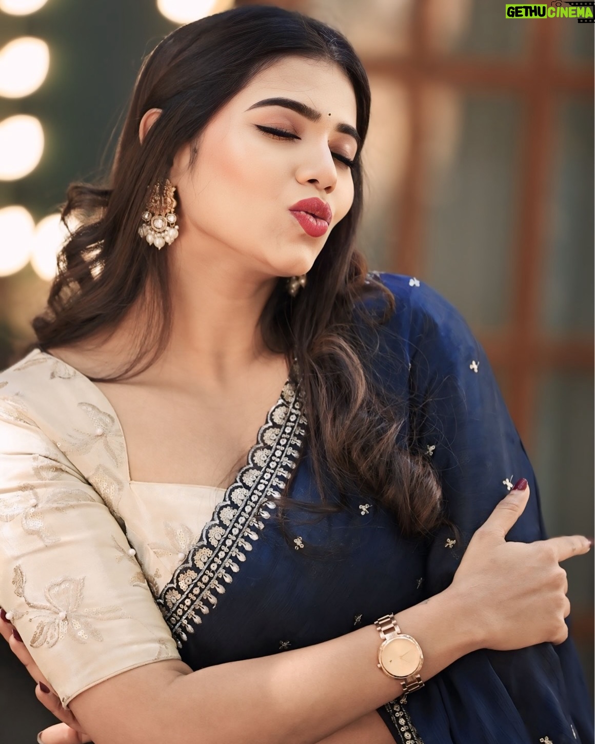 ichandanak gowda - 4.1K Likes - 🎵🎶
📸: @one8_pics
💄: @sachin_makeover
🥻: @_purplestudios_
#instagram #instagram #foryou #explorepage #saree #goodvibes