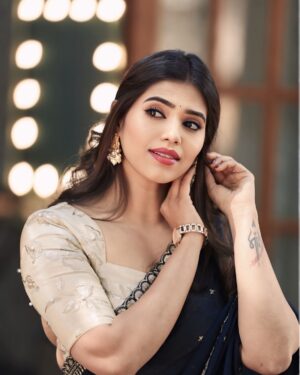 ichandanak gowda Instagram - 🎵🎶

📸: @one8_pics 
💄: @sachin_makeover 
🥻: @_purplestudios_ 

#instagram #instagram #foryou #explorepage #saree #goodvibes