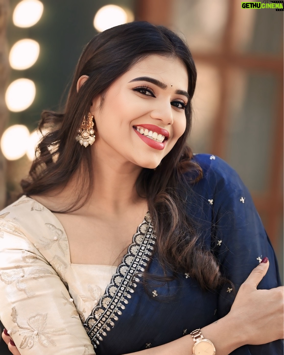 ichandanak gowda - 4.1K Likes - 🎵🎶
📸: @one8_pics
💄: @sachin_makeover
🥻: @_purplestudios_
#instagram #instagram #foryou #explorepage #saree #goodvibes