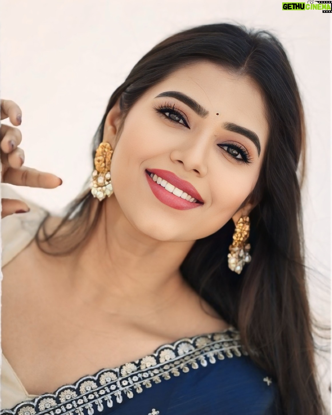 ichandanak gowda - 4.1K Likes - 🎵🎶
📸: @one8_pics
💄: @sachin_makeover
🥻: @_purplestudios_
#instagram #instagram #foryou #explorepage #saree #goodvibes