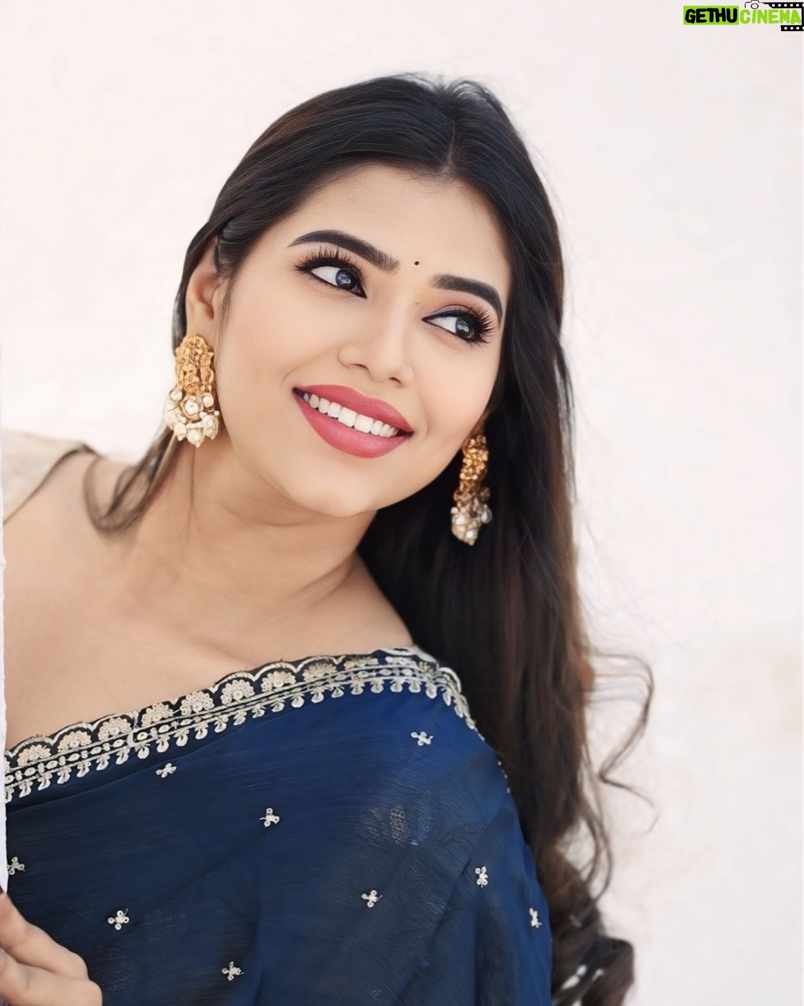 ichandanak gowda - 4.1K Likes - 🎵🎶
📸: @one8_pics
💄: @sachin_makeover
🥻: @_purplestudios_
#instagram #instagram #foryou #explorepage #saree #goodvibes