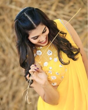 ichandanak gowda Instagram - 🌼🌼
 
📸: @one8_pics 
  @unique_wedding_stories 
MUA @sachin_makeover 

#instagood #instagram #kannada #trending #foryou #explore