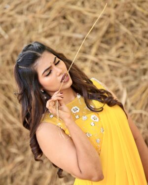 ichandanak gowda Instagram - 🌼🌼
 
📸: @one8_pics 
  @unique_wedding_stories 
MUA @sachin_makeover 

#instagood #instagram #kannada #trending #foryou #explore