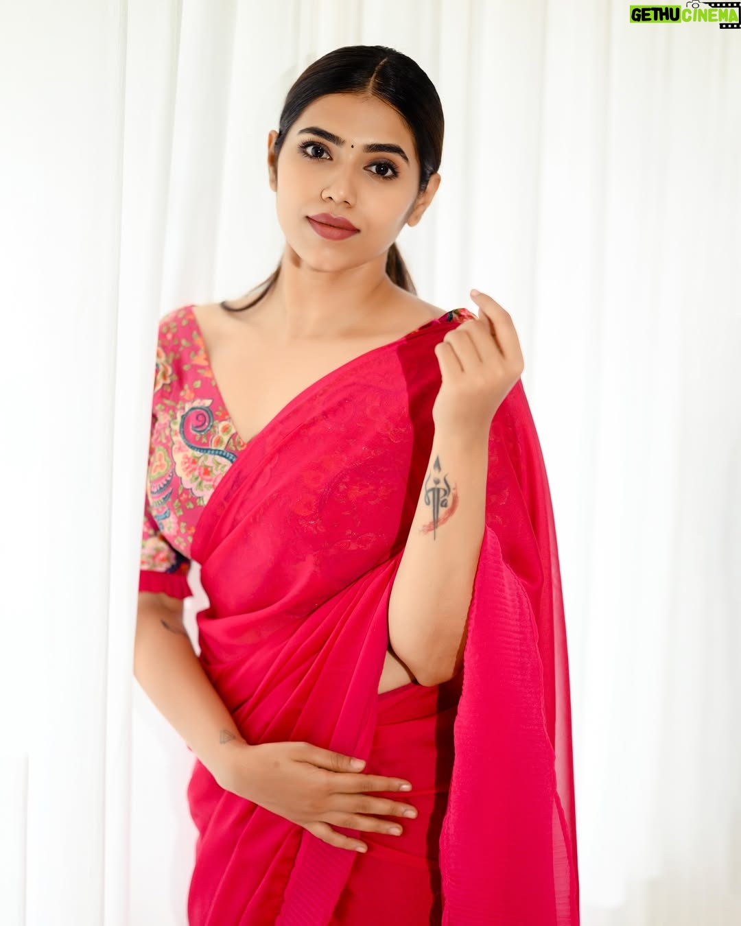ichandanak gowda - 4.6K Likes - ಸೋತೆ ಹೋದೆ ಸೋತೆ ಹೋದೆ ♥️🌸
📸: @framesbyvikaskakolu
Hairstyle: @sinchugowda_hairstylist
#mayavi #kannada #instagood #instagram #foryou #explorepage #trending #soulfull