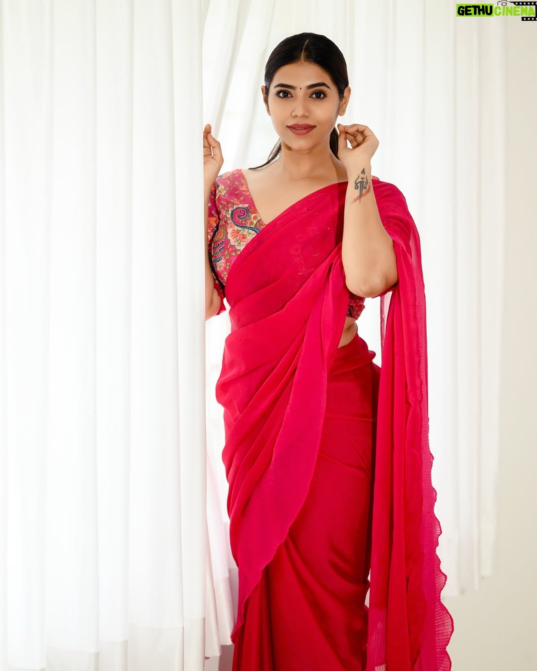 ichandanak gowda - 4.6K Likes - ಸೋತೆ ಹೋದೆ ಸೋತೆ ಹೋದೆ ♥️🌸
📸: @framesbyvikaskakolu
Hairstyle: @sinchugowda_hairstylist
#mayavi #kannada #instagood #instagram #foryou #explorepage #trending #soulfull