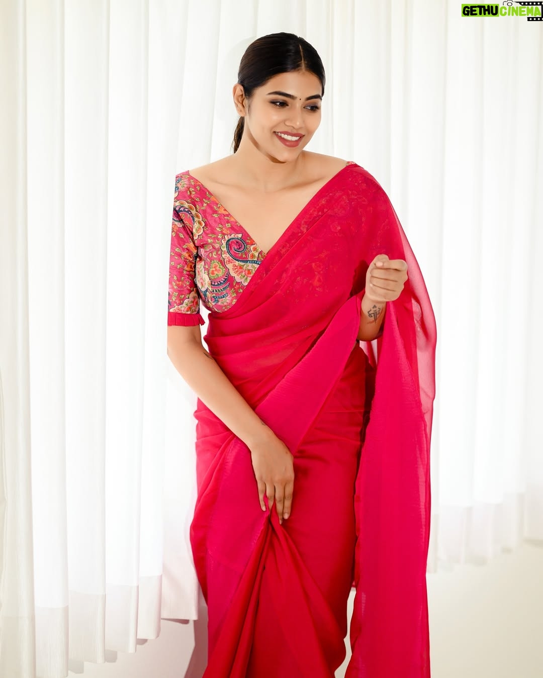 ichandanak gowda - 4.6K Likes - ಸೋತೆ ಹೋದೆ ಸೋತೆ ಹೋದೆ ♥️🌸
📸: @framesbyvikaskakolu
Hairstyle: @sinchugowda_hairstylist
#mayavi #kannada #instagood #instagram #foryou #explorepage #trending #soulfull