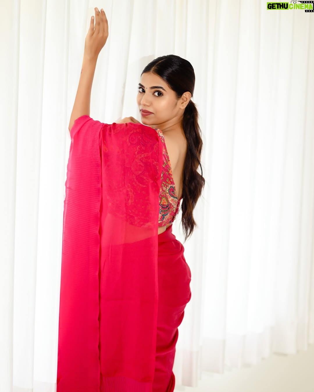 ichandanak gowda - 4.6K Likes - ಸೋತೆ ಹೋದೆ ಸೋತೆ ಹೋದೆ ♥️🌸
📸: @framesbyvikaskakolu
Hairstyle: @sinchugowda_hairstylist
#mayavi #kannada #instagood #instagram #foryou #explorepage #trending #soulfull