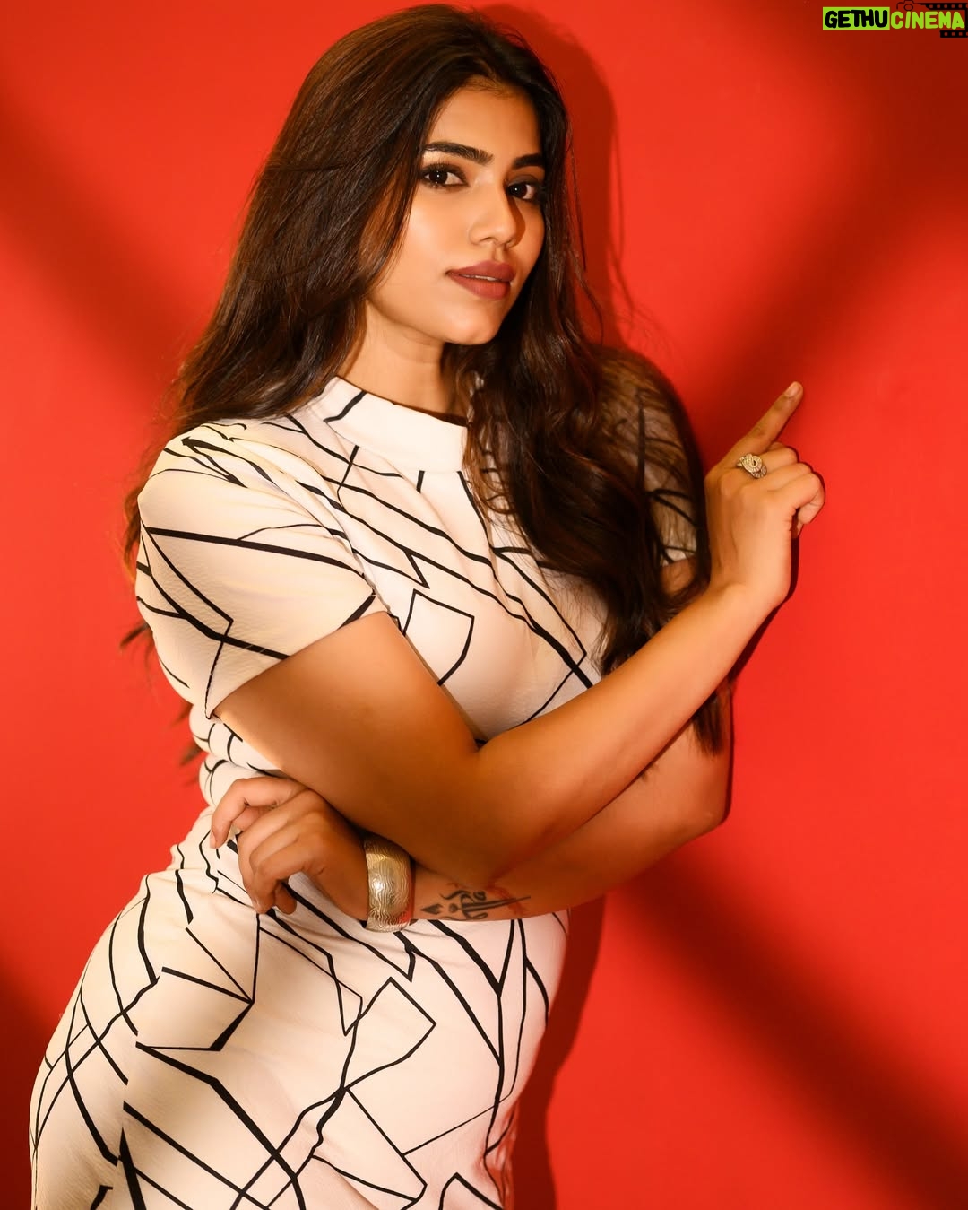ichandanak gowda - 3.3K Likes - So far, soo good 💫
.
.
.
Photography @framesbyvikaskakolu ♥️
Hairstyle @sinchugowda_hairstylist
#instagram #instagood #photooftheday #foryou #explorepage
