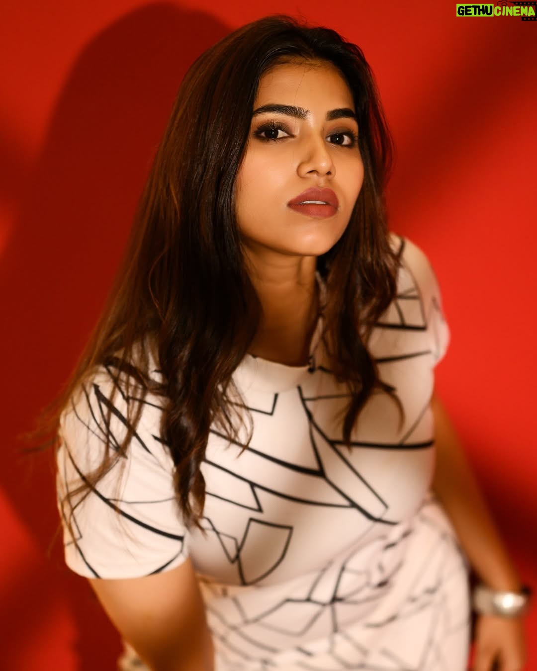 ichandanak gowda - 3.3K Likes - So far, soo good 💫
.
.
.
Photography @framesbyvikaskakolu ♥️
Hairstyle @sinchugowda_hairstylist
#instagram #instagood #photooftheday #foryou #explorepage