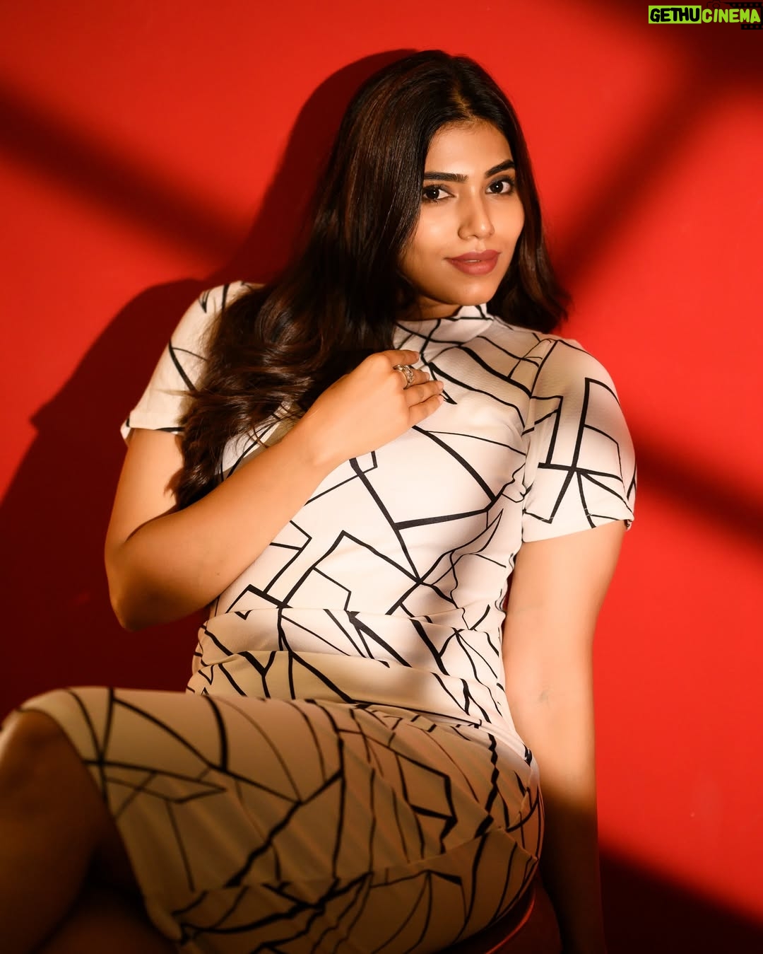 ichandanak gowda - 3.3K Likes - So far, soo good 💫
.
.
.
Photography @framesbyvikaskakolu ♥️
Hairstyle @sinchugowda_hairstylist
#instagram #instagood #photooftheday #foryou #explorepage