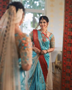 ichandanak gowda Instagram - 🕊️

Saree:@samhardha_designs_ 
📸: @weddingclickz 
MUA: @makeover_with_rashmigowda 
Venue: @bougainvillacelebrateluxury 
Organized by @deepugowda.v 

#instagram #instagood #saree #treditional #bridallook #kannadathi #kannada #foryou #foryoupage #explore