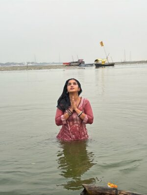 jhanvi R Instagram - ಅಮ್ಮ , ದೊಡ್ಡಮ್ಮ, ಚಿಕ್ಕಮ್ಮನಿಗೆ ಕಾಶಿ ಯಾತ್ರೆ ಮಾಡಿಸಿದ ಸಾರ್ಥಕತೆ … 

#jaaliwithjaans #jhanvianchor #jhanviactor #jhanvinewsanchor #majaacafe #nannammasuperstar #gichigiligili #saviruchi #familygangster #jaaliwithjaans #podcast #interviews #adhipatra #heroine