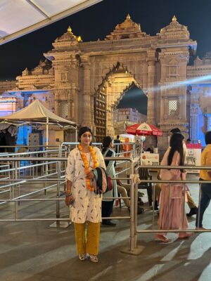 jhanvi R Instagram - ಅಮ್ಮ , ದೊಡ್ಡಮ್ಮ, ಚಿಕ್ಕಮ್ಮನಿಗೆ ಕಾಶಿ ಯಾತ್ರೆ ಮಾಡಿಸಿದ ಸಾರ್ಥಕತೆ … 

#jaaliwithjaans #jhanvianchor #jhanviactor #jhanvinewsanchor #majaacafe #nannammasuperstar #gichigiligili #saviruchi #familygangster #jaaliwithjaans #podcast #interviews #adhipatra #heroine