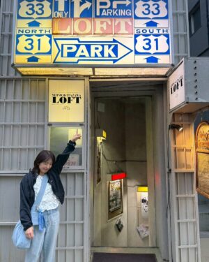 miwa Instagram - なんと！下北沢ロフトさんが、miwa15周年お祝いコーナーを作ってくださってたので、見てきました🥹🩷
すごかった🥹✨エモい、、、😭

50周年の下北沢ロフトさん✨おめでとうございます☺️✨
下北沢ロフトさん50周年×miwa15周年で何ができたらいいですね😊🩷

#miwa
#miwa15th
#下北沢ロフト