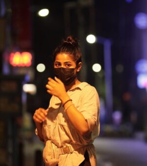 monisha Vijaykumar Instagram - Midnight madness 🧨
 #Citylights #workingstills