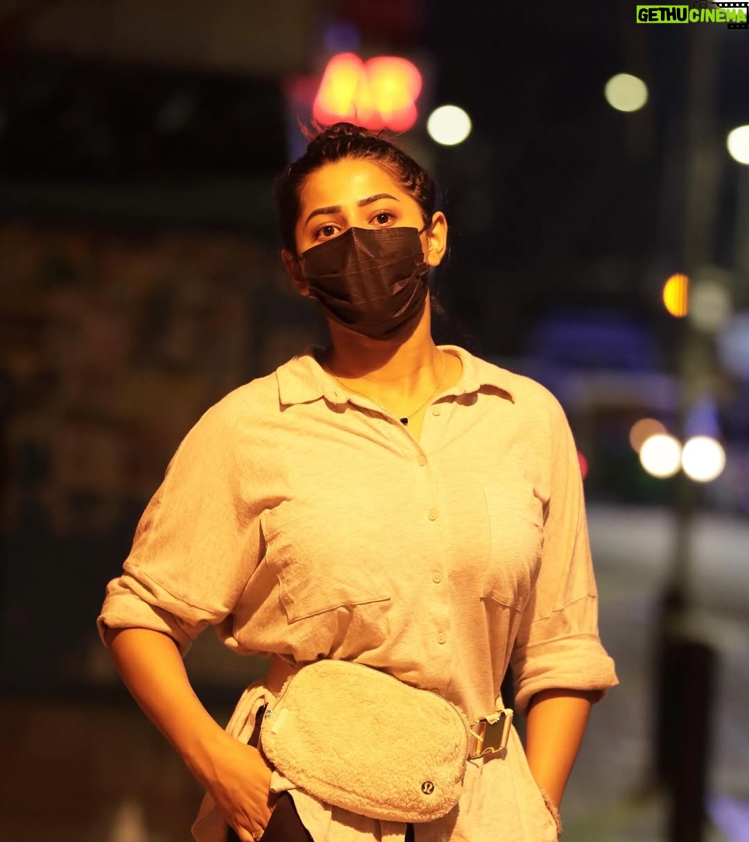 monisha Vijaykumar - 25.6K Likes - Midnight madness 🧨
#Citylights #workingstills