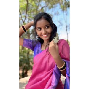 namita chidre Instagram - 💗🌸✨🧿👀@namita_chidre_
.
.
.
.
#trending #gotrending #virel #sareelove #karnataka #keepsupporting #kannadasongs