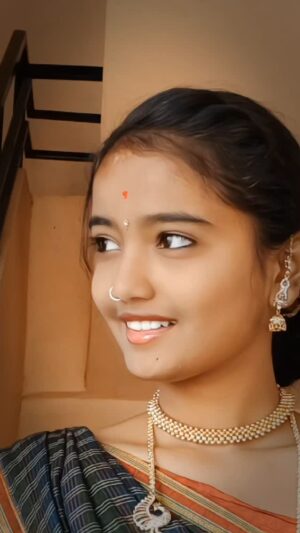 namita chidre Instagram - Mavaa_!!😚❤️‍🩹🙈🫶🧿✨..........@namita_chidre_
.
.
.
#trending #gotrending #uttarkarnatakhudagi❤️💥 #janpadalovers❤️ #janapadalovers #janapadareels #janpadasongs❤️ #ukhudagi💗🙏 #pakkannadati #karantaka💛❤️ #viral #viralvideos #fyp #explorepage✨ #instalove #kannadareels #mavaa #kanndathi❤️💛 #reelsinstagram #instalove #crushnamita🫶 #lovekannada #janpadalovers❤️🌍