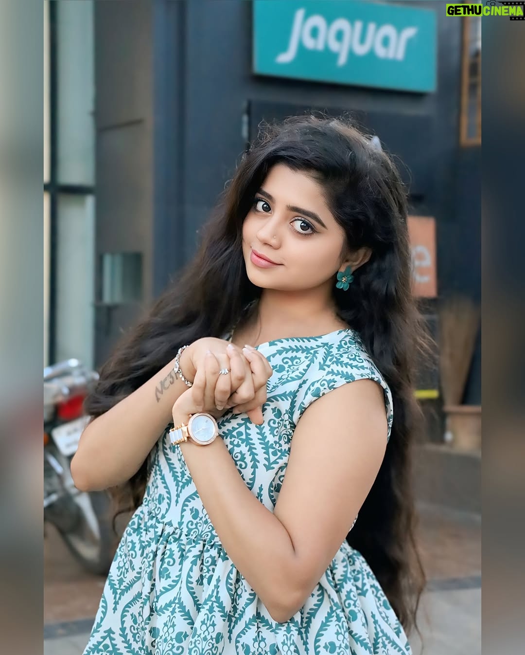 nethra gowdaa - 5K Likes - Sparkle like you mean it āØš
Pc š·: @let_me_click_this_chick