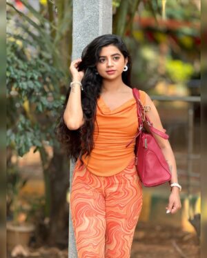 nethra gowdaa Instagram - Never compare 🧡🌤️

#nethragowda #sunnyvibes