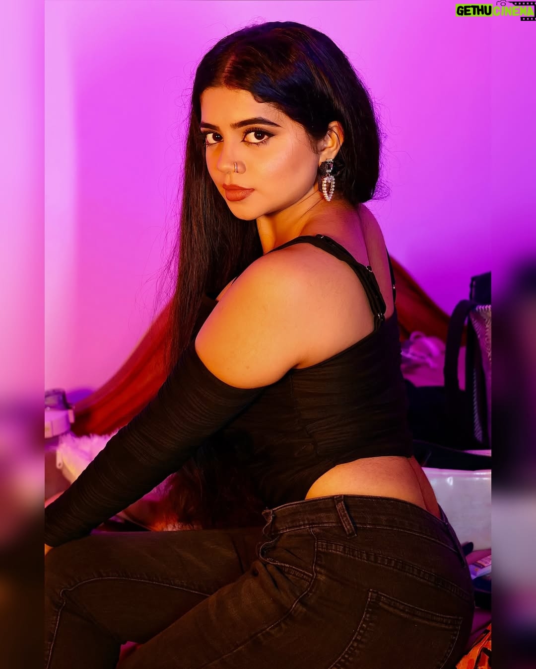 nethra gowdaa - 7.1K Likes - Sweet and sour ā¤ļøāš„>>>> swipe
#nethragowda #newpost #love