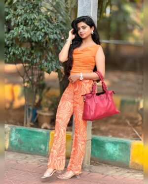 nethra gowdaa Instagram - Never compare 🧡🌤️

#nethragowda #sunnyvibes