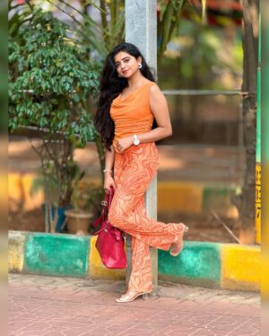 nethra gowdaa Instagram - Never compare 🧡🌤️

#nethragowda #sunnyvibes