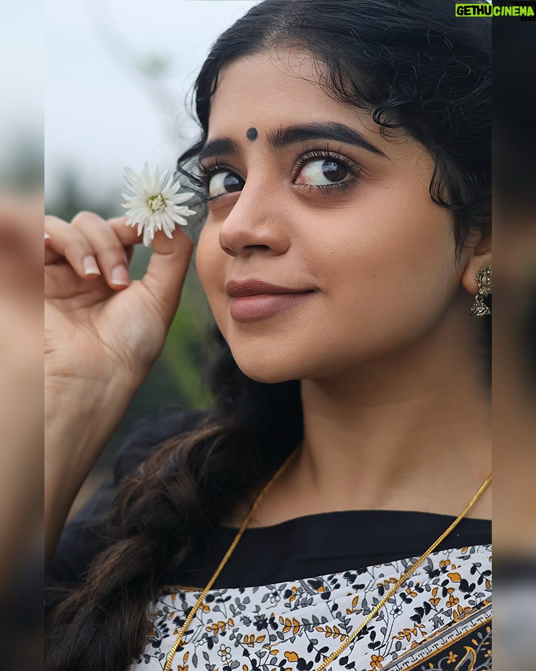 nethra gowdaa - 10K Likes - Happiness is the best Makeup š¤
#nethragowda