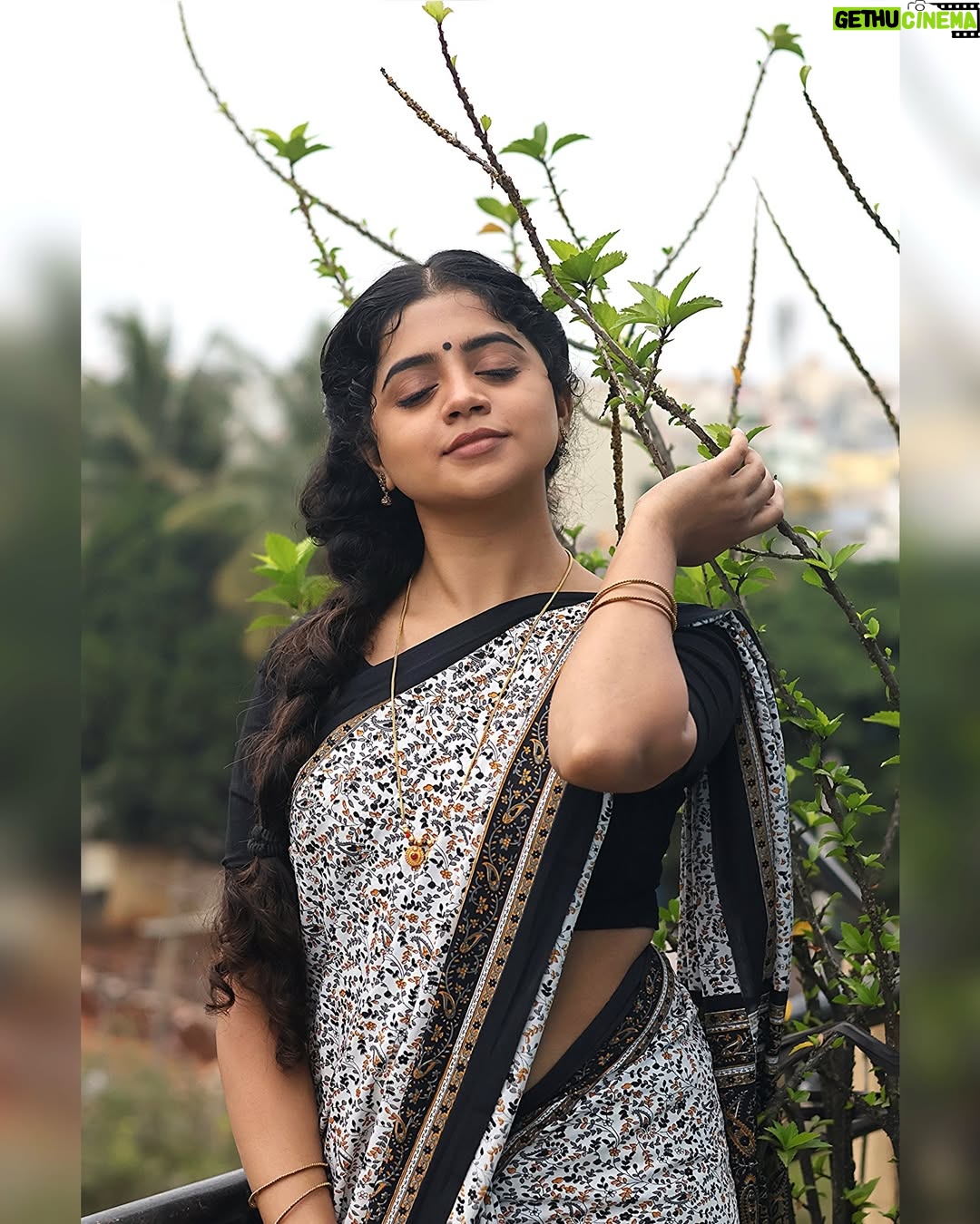 nethra gowdaa - 10K Likes - Happiness is the best Makeup š¤
#nethragowda
