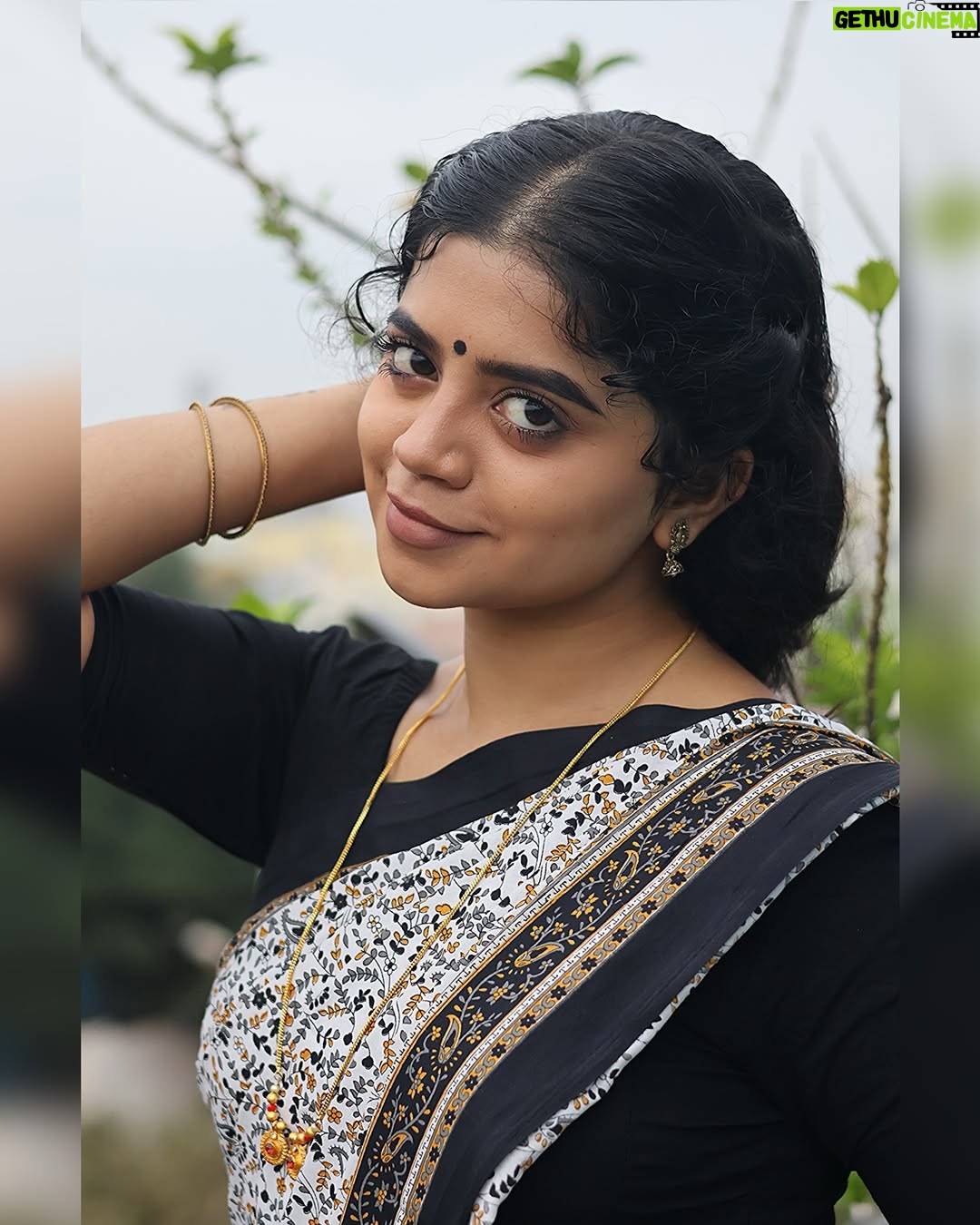 nethra gowdaa - 10K Likes - Happiness is the best Makeup š¤
#nethragowda