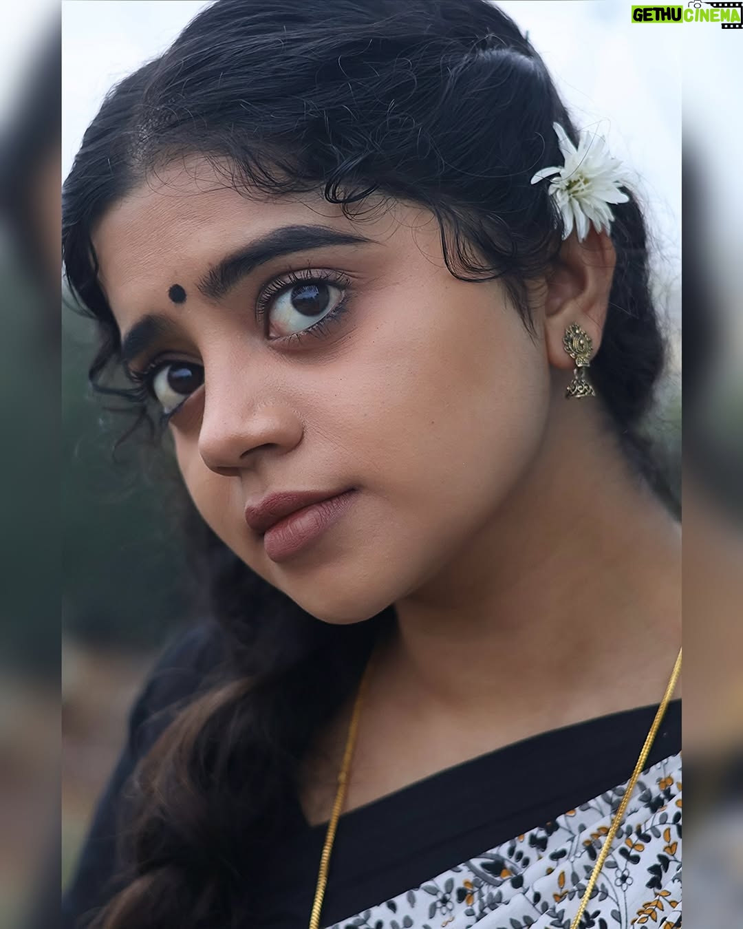 nethra gowdaa - 10K Likes - Happiness is the best Makeup š¤
#nethragowda