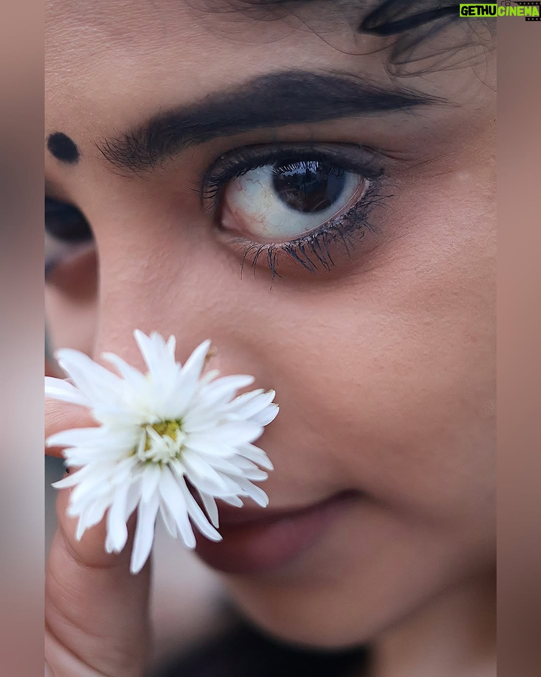 nethra gowdaa - 10K Likes - Happiness is the best Makeup š¤
#nethragowda