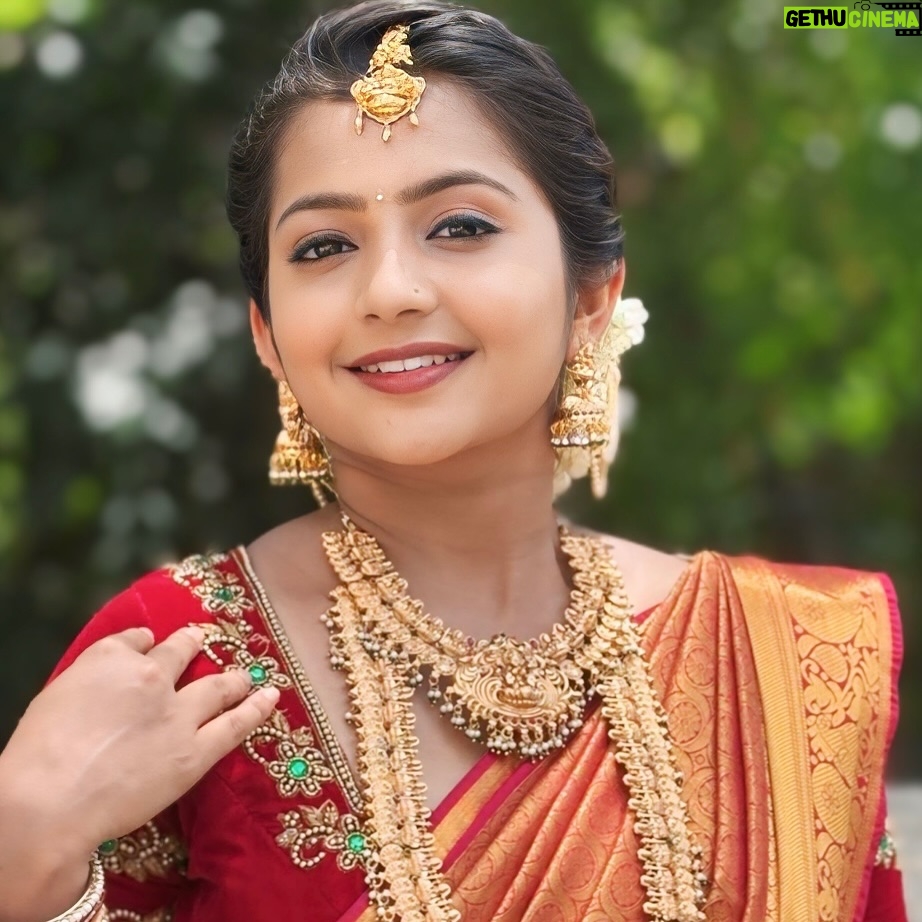prathima thakur - 30.7K Likes - Beautiful saree & blouse - @chandangowda_official
@rentyourlook_by_chandangowda