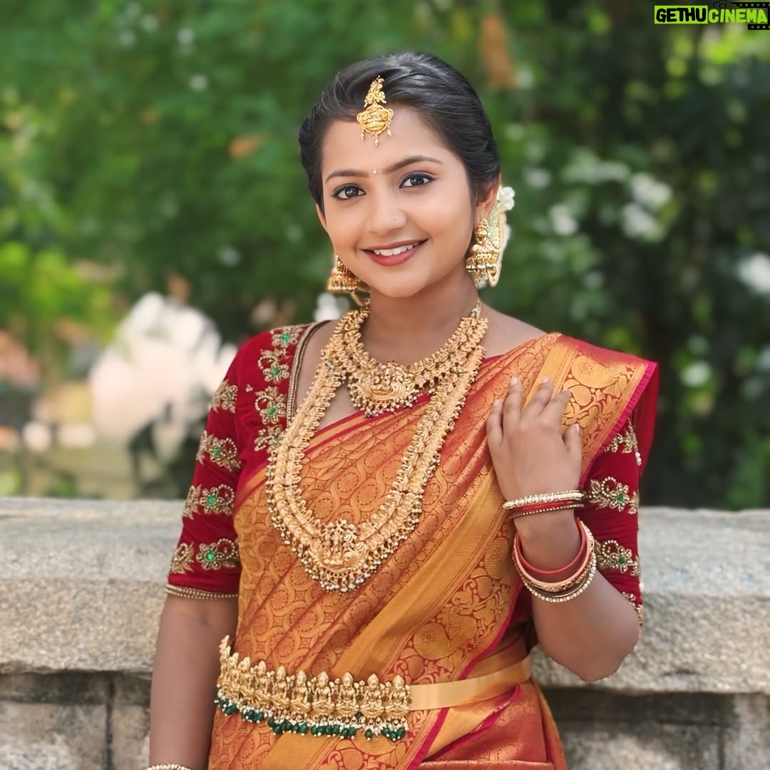 prathima thakur - 30.7K Likes - Beautiful saree & blouse - @chandangowda_official
@rentyourlook_by_chandangowda