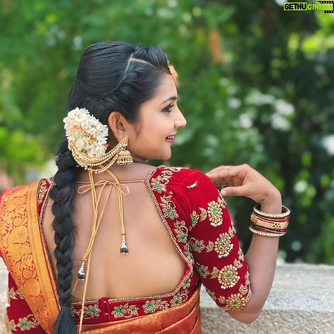 prathima thakur - 30.7K Likes - Beautiful saree & blouse - @chandangowda_official
@rentyourlook_by_chandangowda