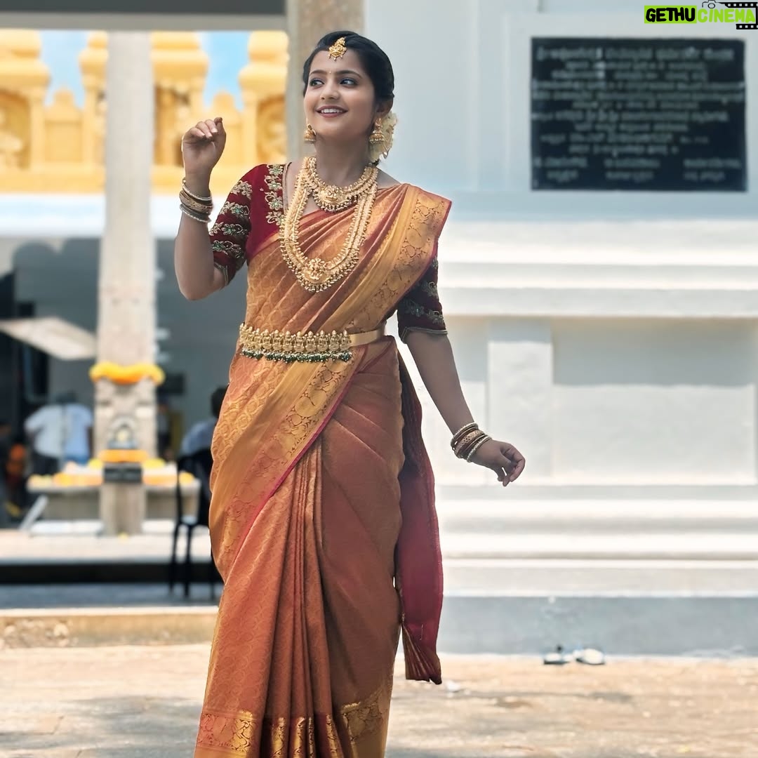 prathima thakur - 30.7K Likes - Beautiful saree & blouse - @chandangowda_official
@rentyourlook_by_chandangowda