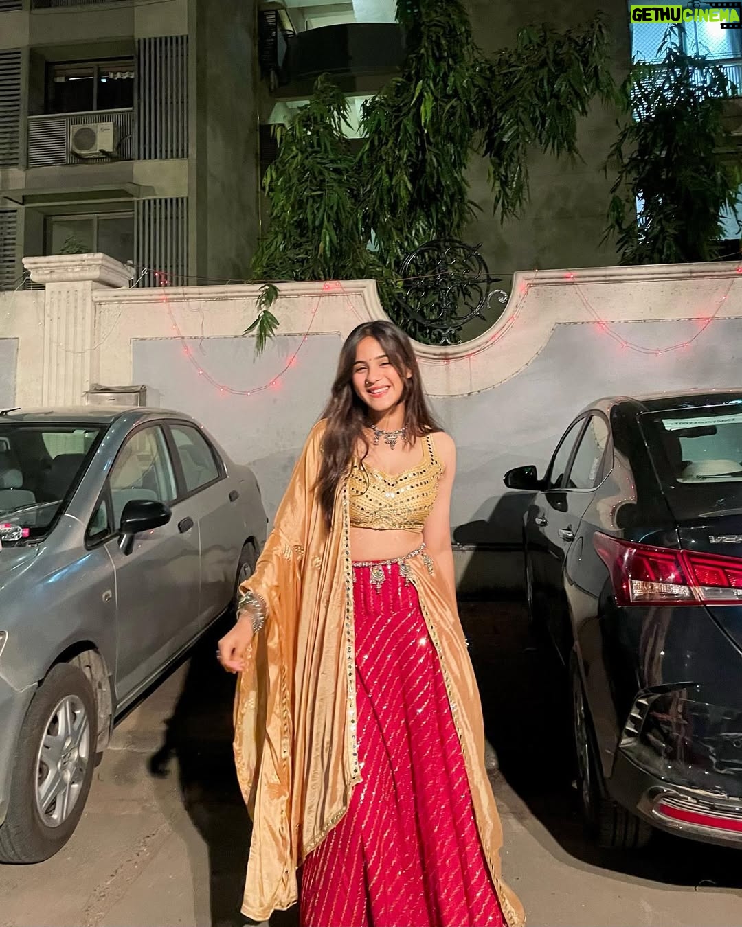 preet lakhanii - 54.2K Likes - navरात्रि >>🪷✨💌