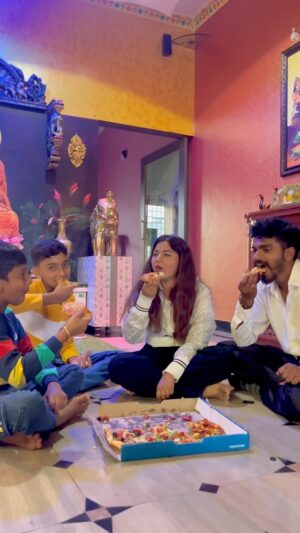 preethi nayaka Instagram - Comment ur fav ipl team❤️mine RCB😍
Party Just Got Bigger with Big Big 6-in-1 Pizza! 🍕 | 24 slices | 6 flavors
💰 Veg ₹799 | Non-Veg ₹899 
📍 Order Now @dominos_india

#BigBigPizza #DominosIndia #PartyJustGotBigger #ViralDominosPizza