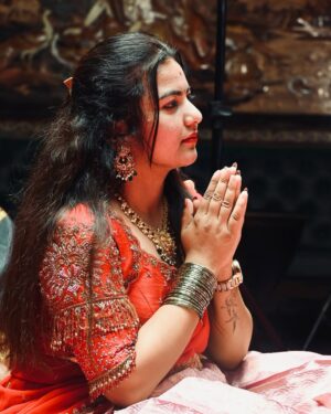preethi nayaka Instagram - ‘ಓಂ ಶ್ರೀ ವೆಂಕಟೇಶ್ವರಾಯೇ ನಮೋ ನಮಃ ।

ಶ್ರೀಮನ್ನಾರಾಯಣ ನಮೋ ನಮಃ ।

ತಿರುಮಲ ತಿರುಪತಿ ನಮೋ ನಮಃ.

ಜೈ ಬಾಲಾಜಿ ನಮೋ ನಮಃ

ಓಂ ಶ್ರೀ ವೆಂಕಟೇಶ್ವರಾಯೇ ನಮೋ ನಮಃ ।

ಶ್ರೀಮನ್ನಾರಾಯಣ ನಮೋ ನಮಃ ।

ತಿರುಮಲ ತಿರುಪತಿ ನಮೋ ನಮಃ.

ಜೈ ಬಾಲಾಜಿ ನಮೋ ನಮಃ.
Outfit: @devansh_boutique_official