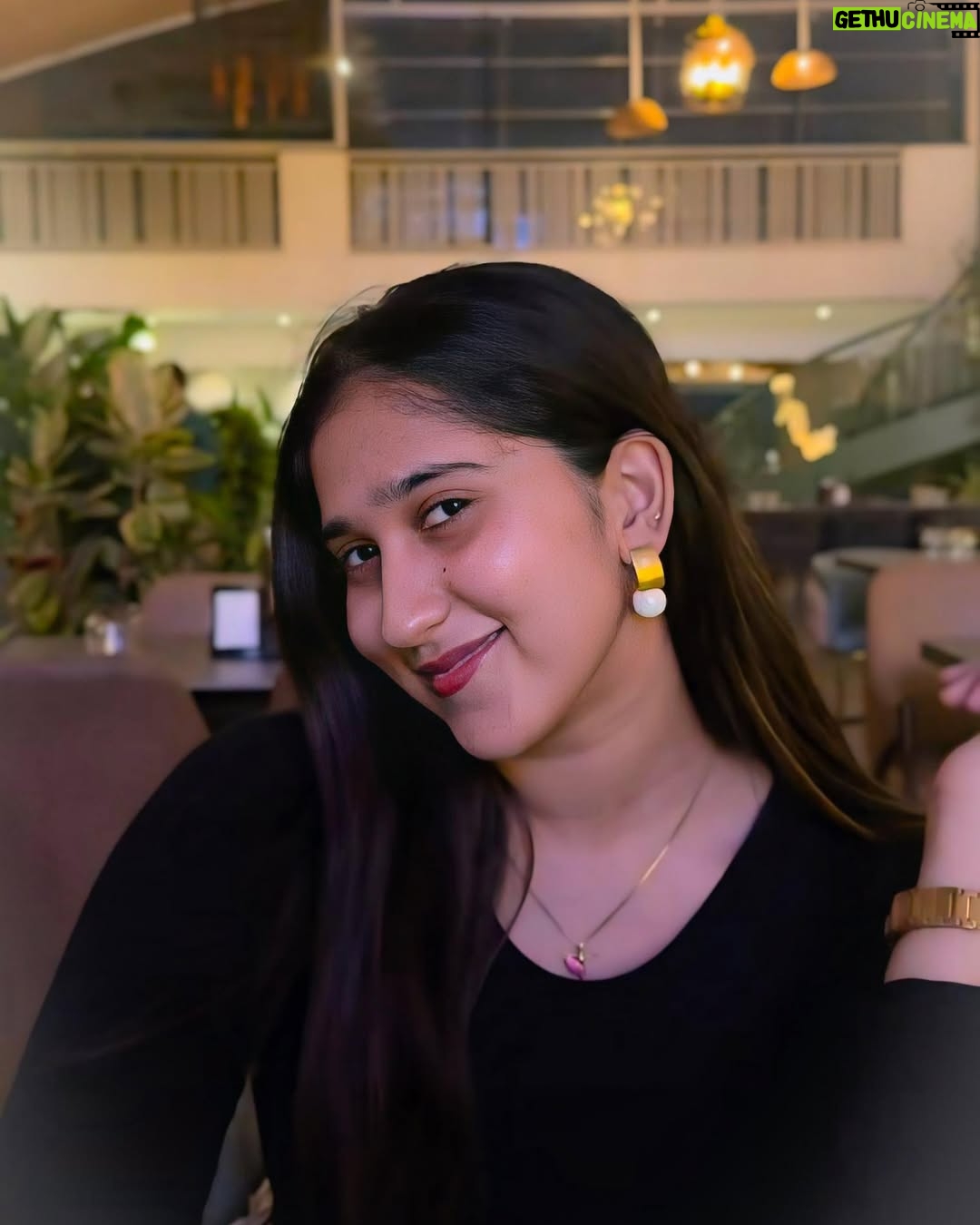 saakshi sb - 4.7K Likes - Happiness looks good on me😉