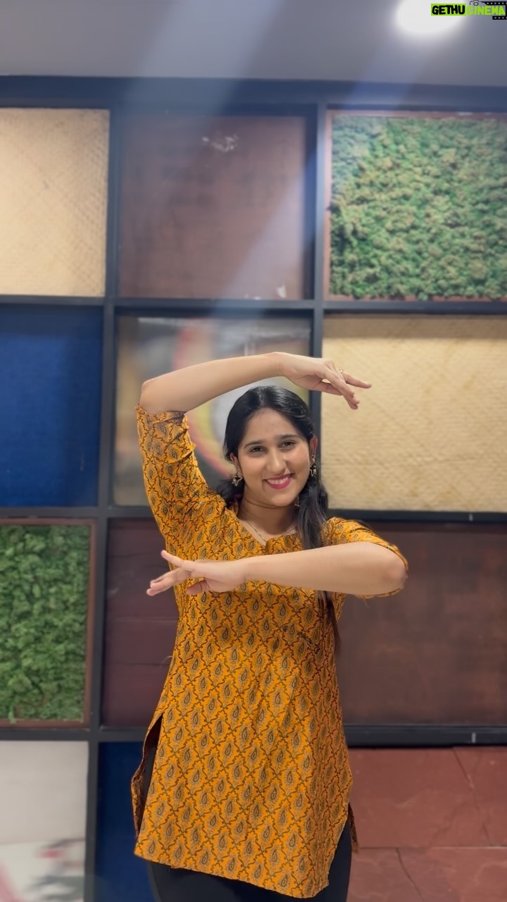 saakshi sb - 9.1K Likes - ಹೆಜ್ಜೆಗಳಲ್ಲಿ ಹಾಸ್ಯ, ನೋಟದಲ್ಲಿ ಕವಿತೆ!🧚🏻♂️✨
.
.
(Dance reels, saakshi sb, trending, akasha bhumi,trending, Kannada songs)
.
.
#reel #instagram #saakshisb #trendingreels #instagram #trend #explore #reelkarofeelkaro #trending #dancereels #reelsinstagram #lovedancing #fyp