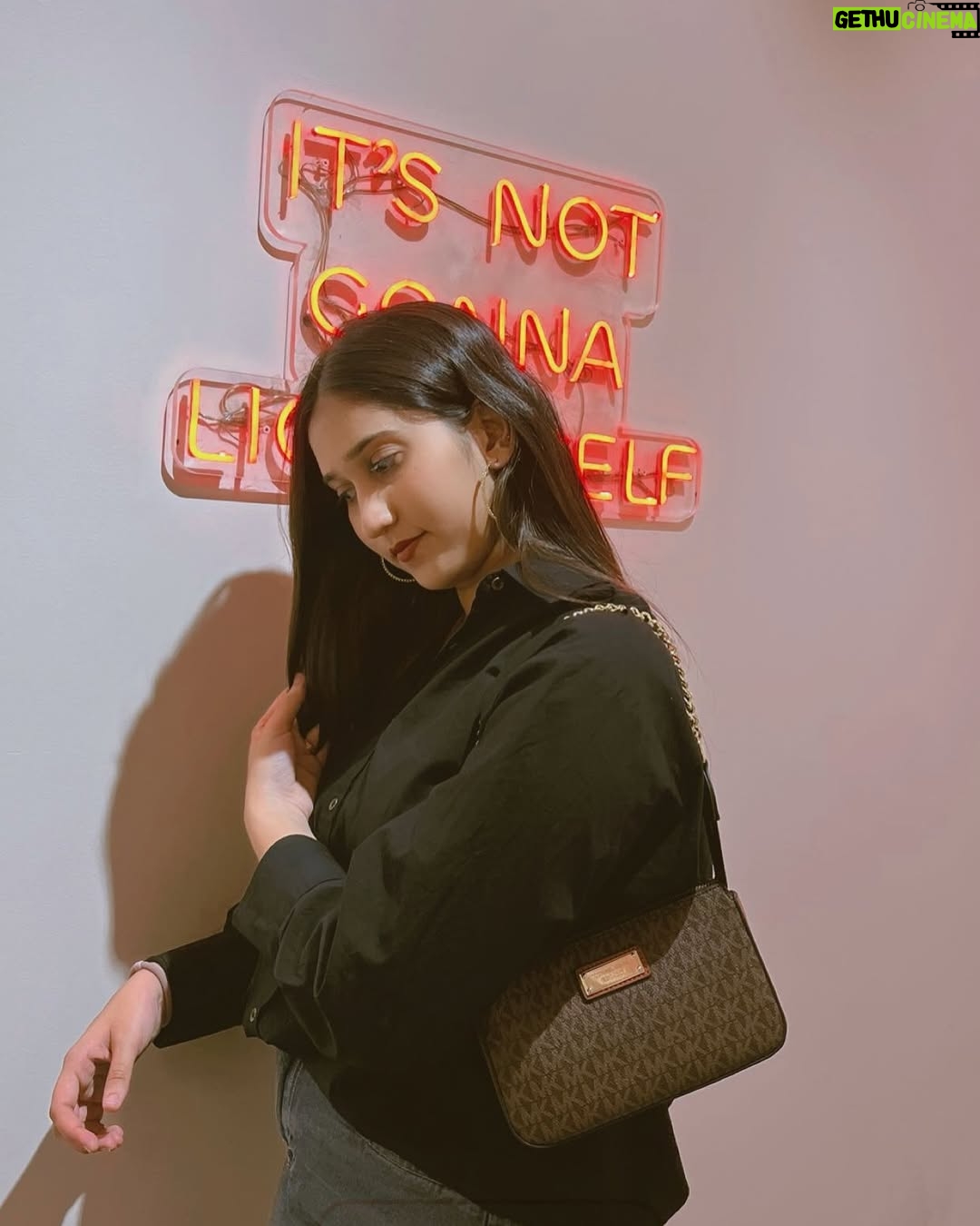 saakshi sb - 2.2K Likes - 🧚♂️✨
💼 from @vdluxury_world