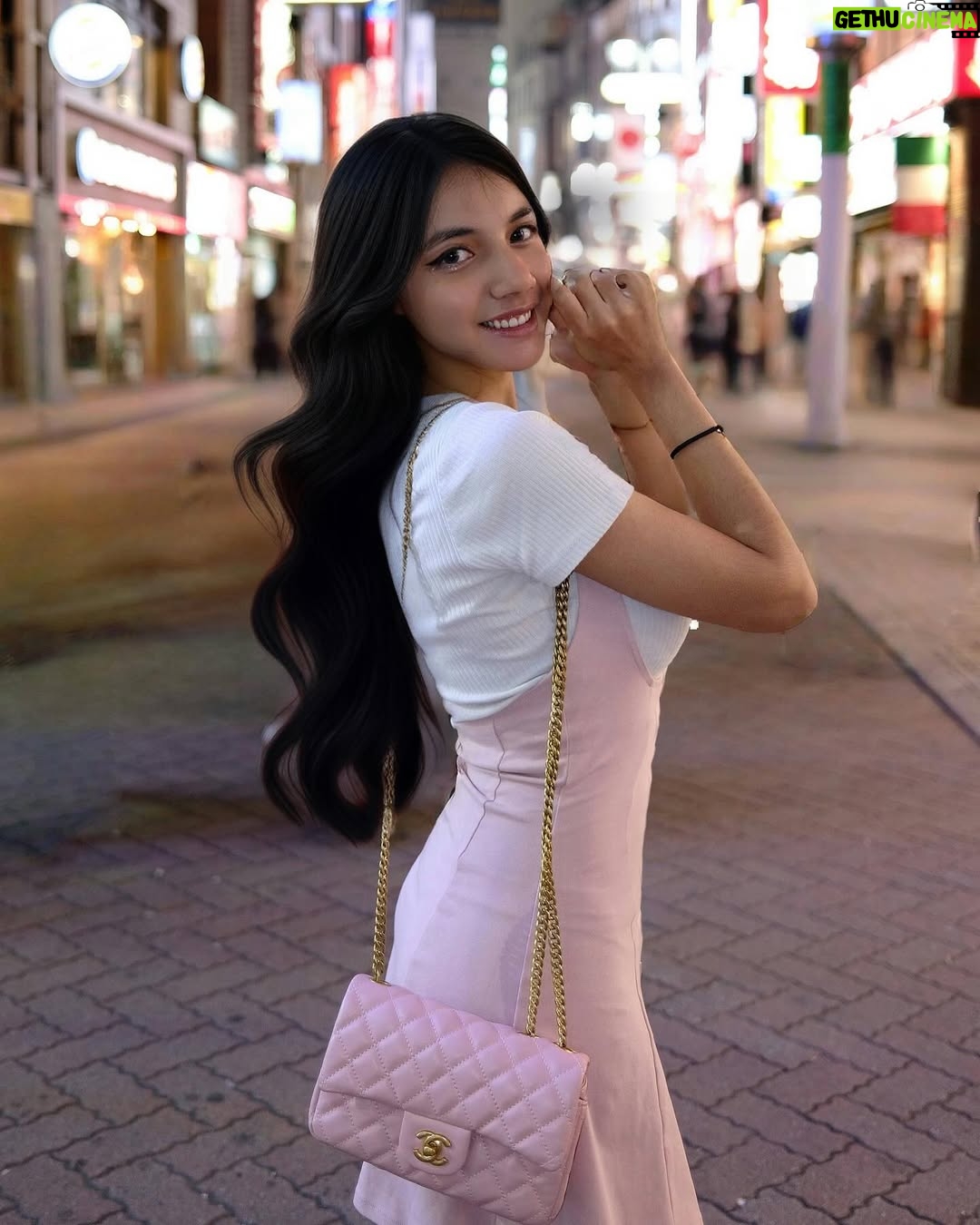uwudracu - 15.1K Likes - if only ai can remove some ppl in my life as easily as it did in these pics