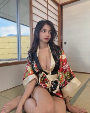 uwudracu Instagram - just covered enough to keep you curious