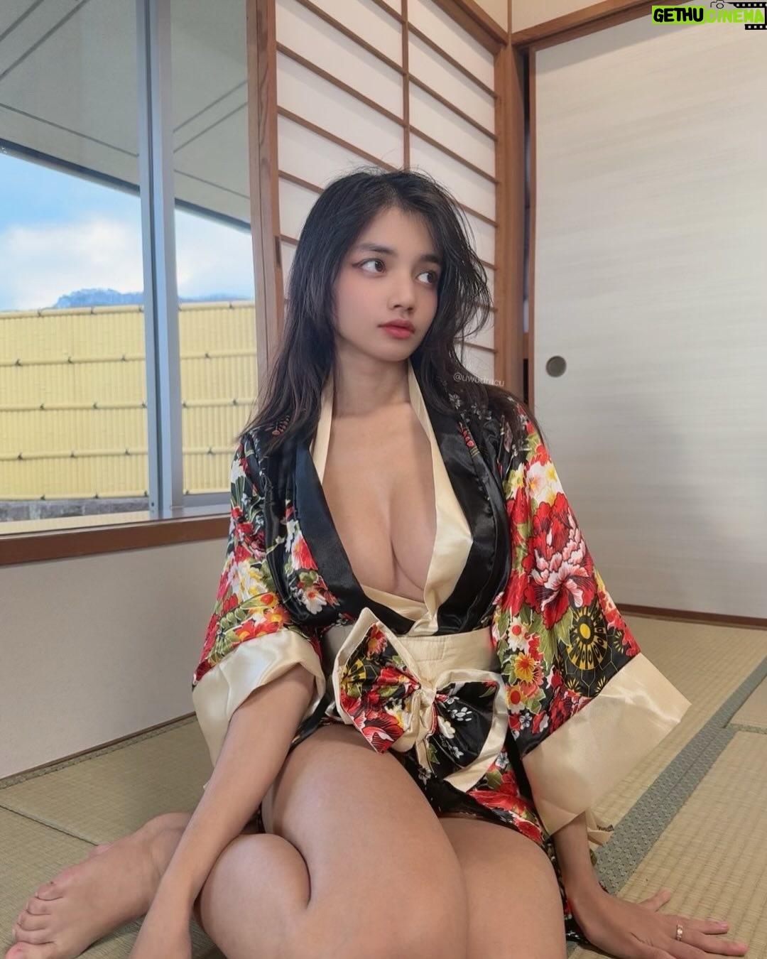 uwudracu - 23.9K Likes - just covered enough to keep you curious