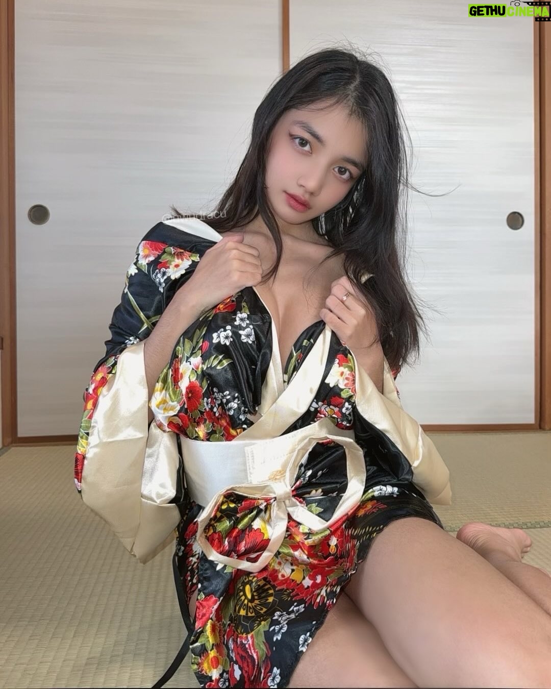 uwudracu - 23.9K Likes - just covered enough to keep you curious