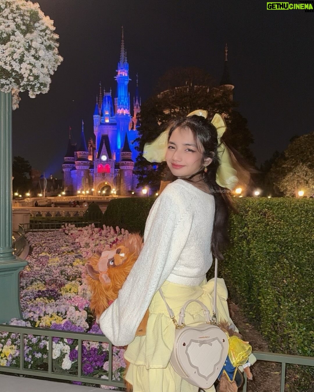 uwudracu - 5.1K Likes - The disneyland drip was 👌🏼👌🏼