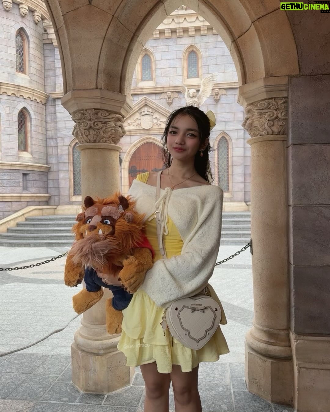 uwudracu - 5.1K Likes - The disneyland drip was 👌🏼👌🏼