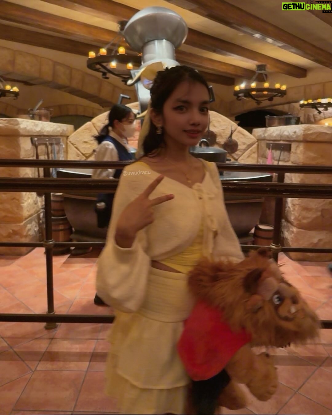 uwudracu - 5.1K Likes - The disneyland drip was 👌🏼👌🏼