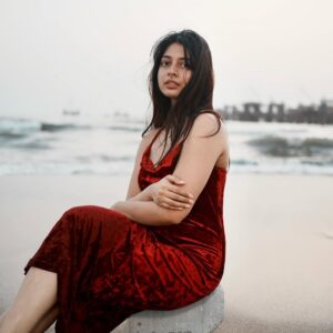 yashashree rao Instagram - Beach is my runaway 😏🤣 

Shot by : @creative.mastak_ 

#instagram #explore #explorepage #fyp #foryou #instadaily #beach #photoshoot